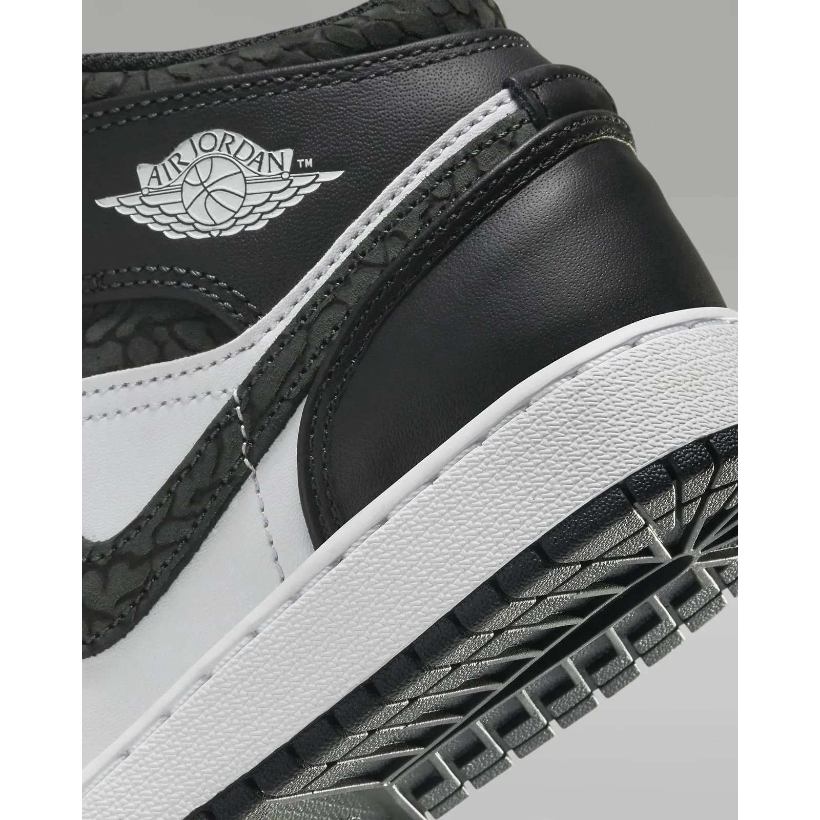 Air Jordan 1 Mid SE Big Kids' Shoes