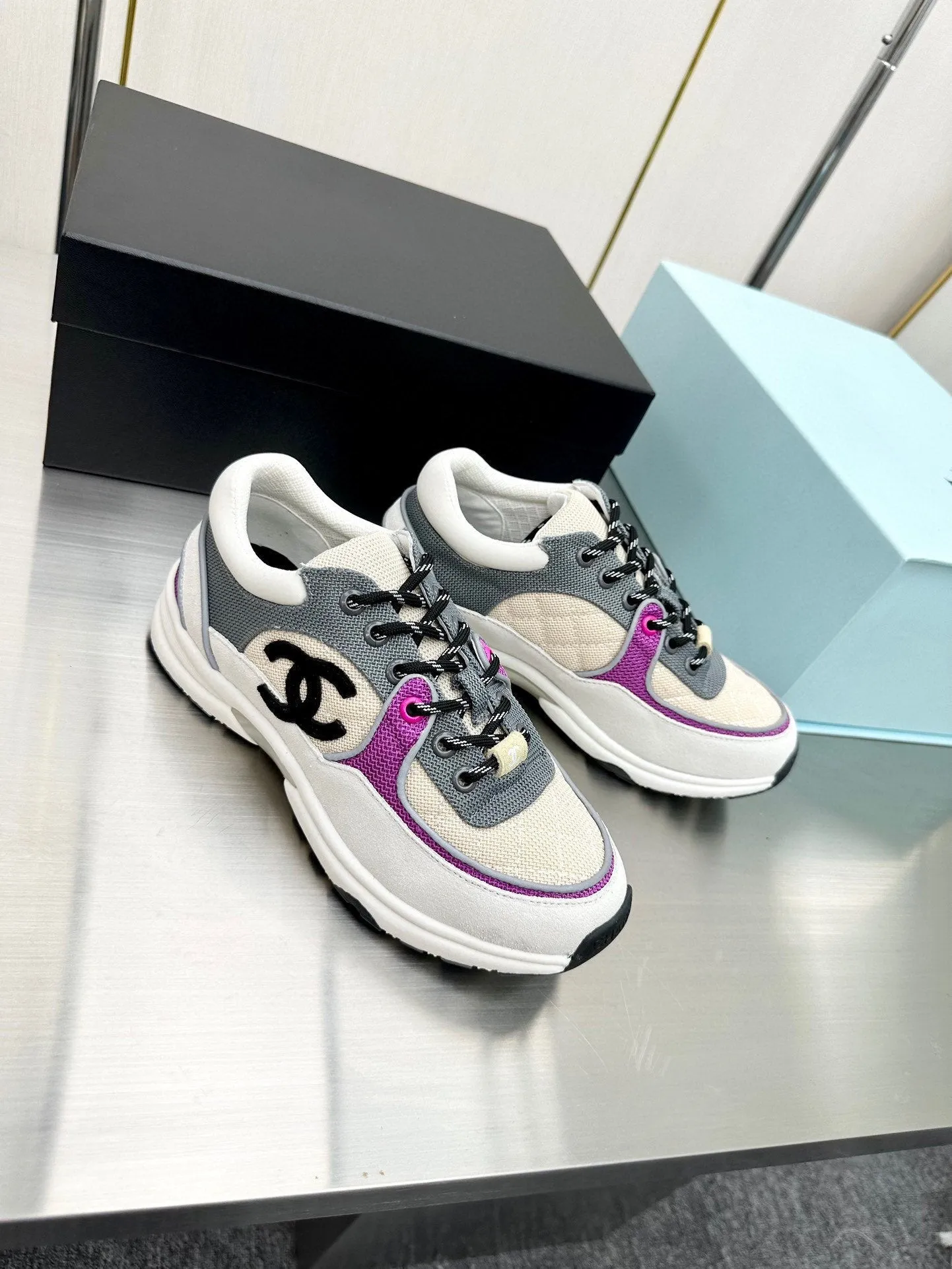CC LOW TOP TRAINER  SNEAKERS