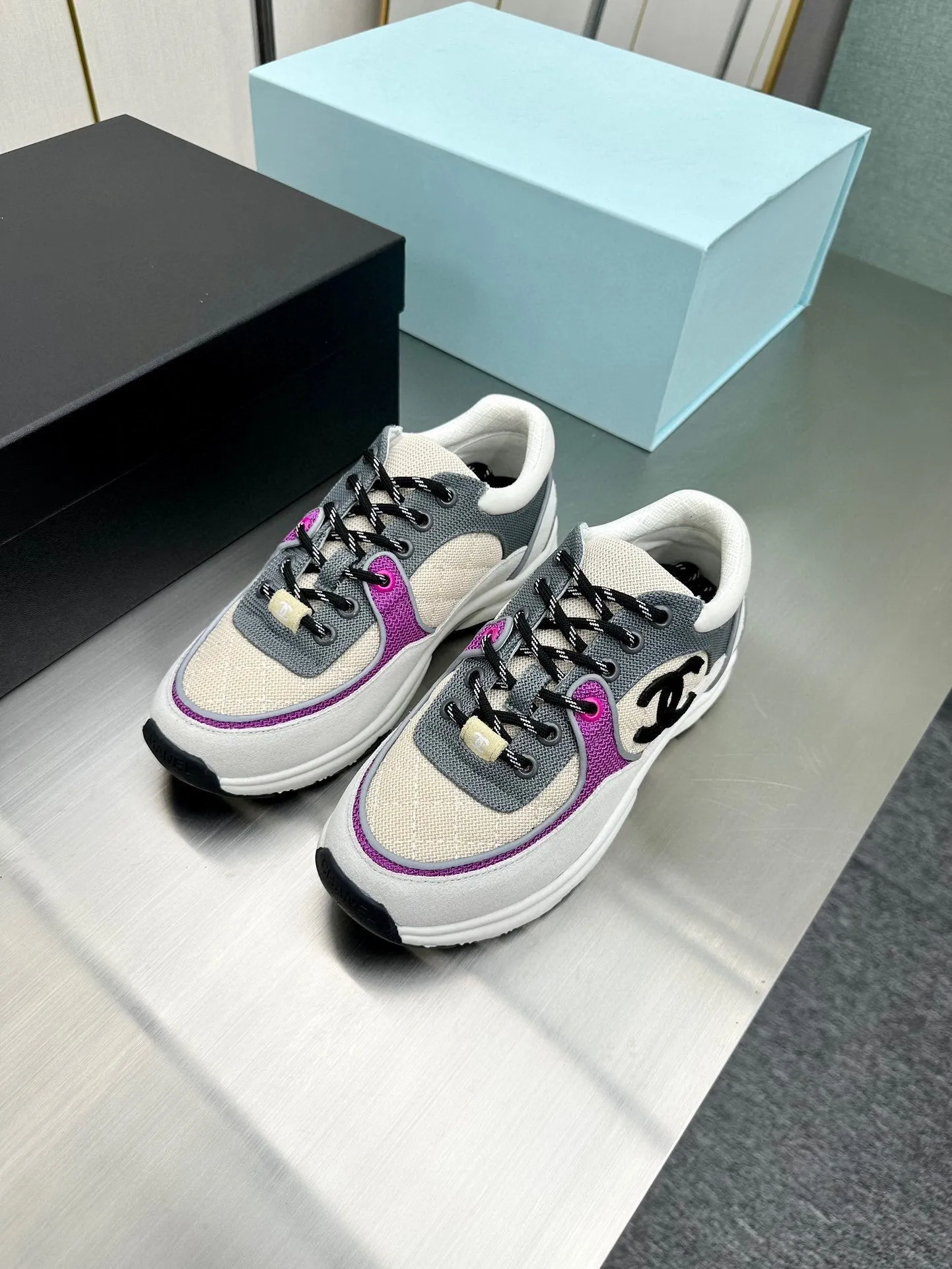 CC LOW TOP TRAINER  SNEAKERS